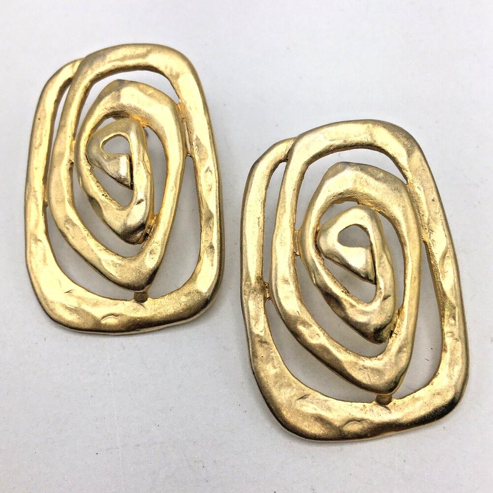 Vtg Signed TAT Matte Gold Tone Hammered Swirls Earrings Brutalist Statement 80s